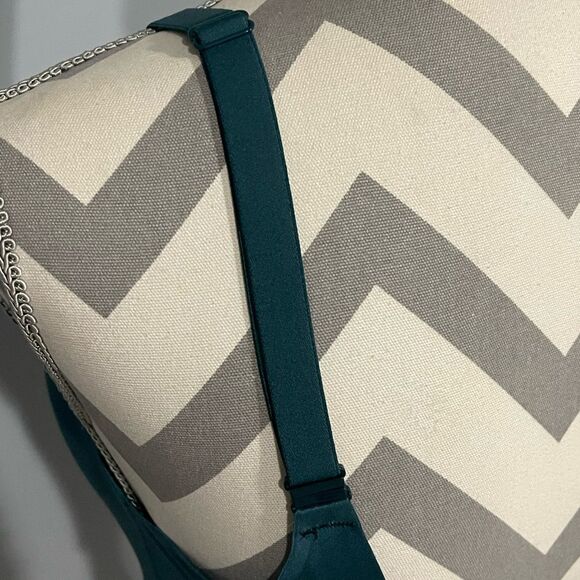 BRAND NEW! VS Push Up Bra 34DD - Picture 4 of 11